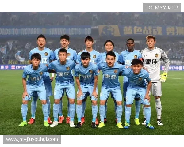 《从逆境到巅峰 足球拼搏路上的汗水与荣耀》